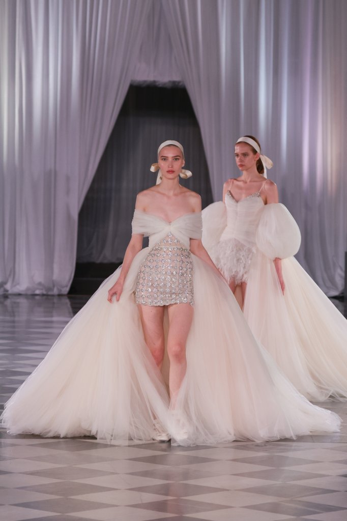 詹巴迪斯塔·瓦利 Giambattista Valli 2025春夏婚纱礼服秀 - Barcelona Bridal 2025