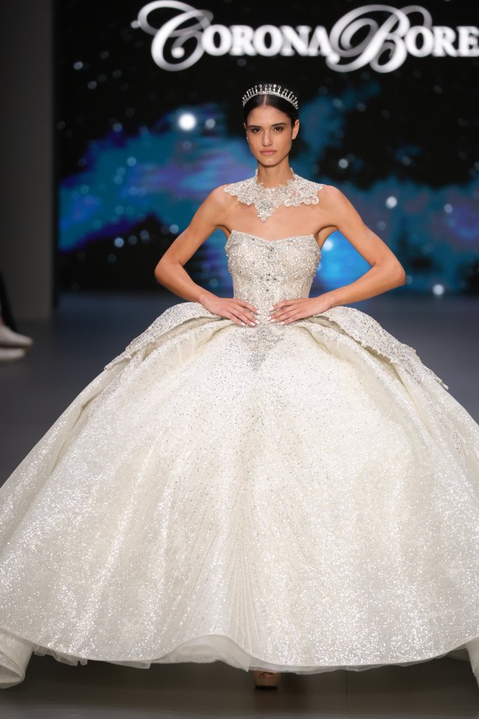 Julia Kontogruni – Corona Borealis 2025春夏婚纱礼服秀 - Barcelona Bridal 2025