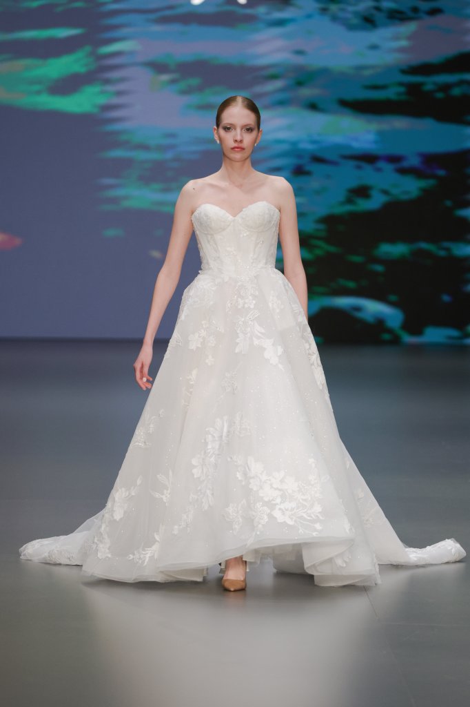 Allure Bridals 2025春夏婚纱礼服秀 - Barcelona Bridal 2025