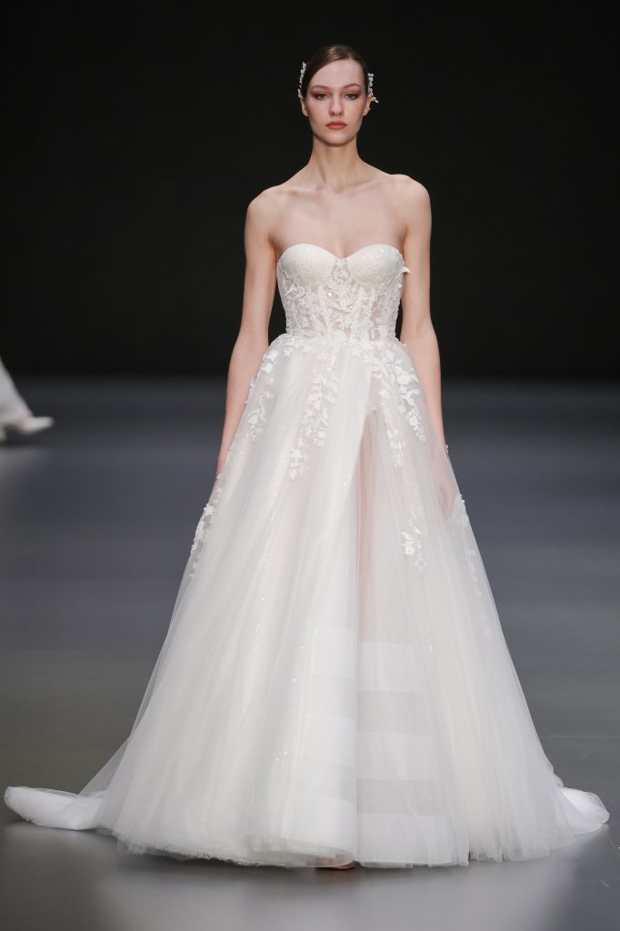 Claudio Di Mari 2025春夏婚纱礼服秀 - Barcelona Bridal 2025