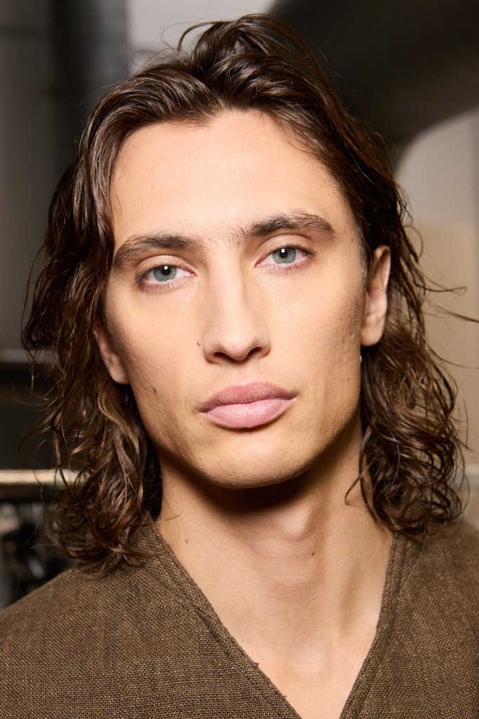乔治·阿玛尼 Giorgio Armani 2025春夏男装秀(后台妆容) - Milan Spring 2025