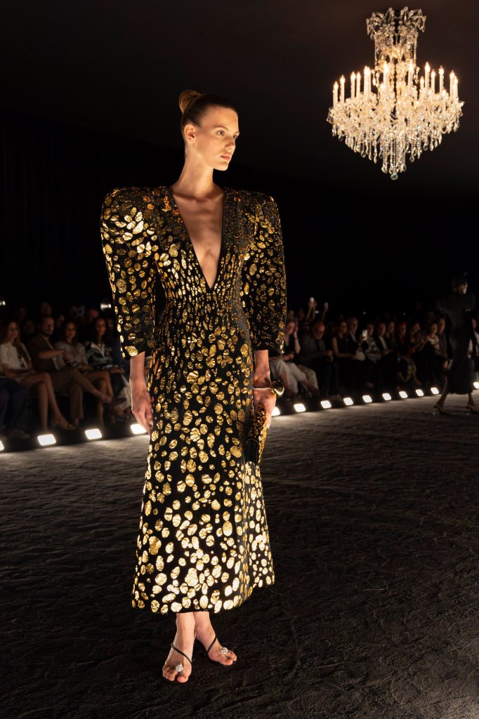  夏帕瑞丽 Schiaparelli 法国 France 巴黎 Paris 走秀(Runway) 2024/25秋冬高级定制 Couture Fall 2024 女装 2024/25秋冬高级定制 Couture Fall 2024