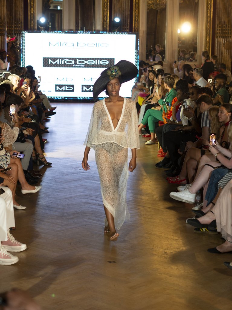 Mira Belle Paris 2024春夏Un été à Montmartre系列高级成衣秀