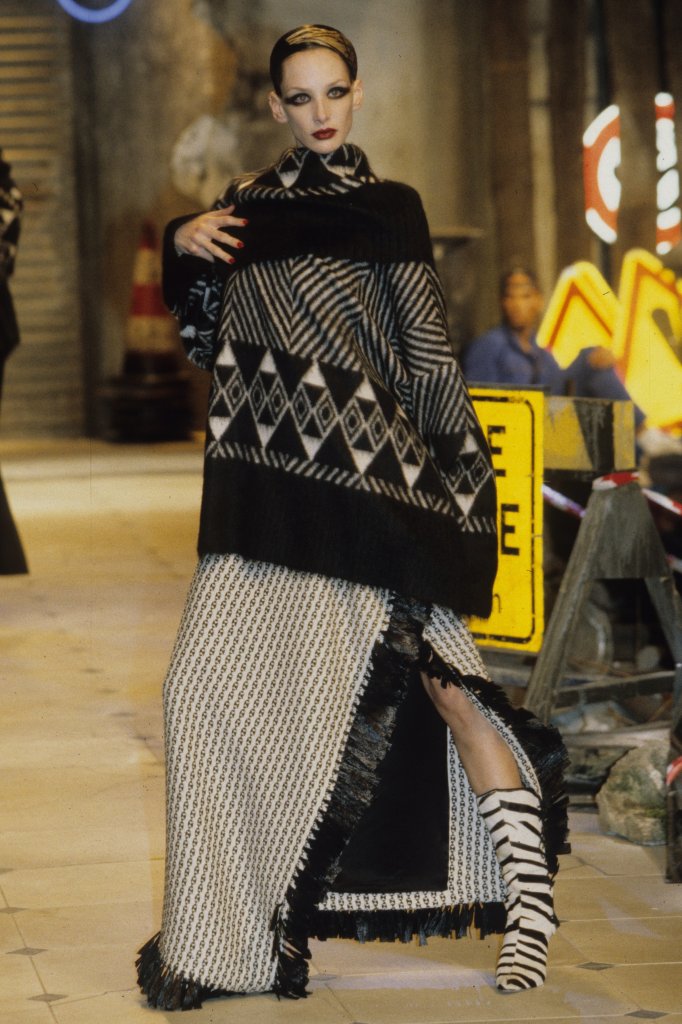 约翰·加利亚诺 John Galliano 1999/00秋冬高级成衣秀 - Paris Fall 1999