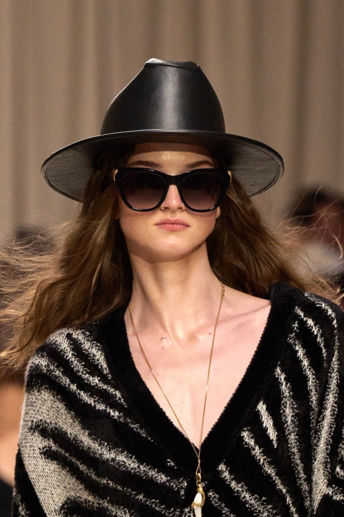 罗伯特·卡沃利 Roberto Cavalli 2025春夏高级成衣秀(细节) - Dubai Spring 2025