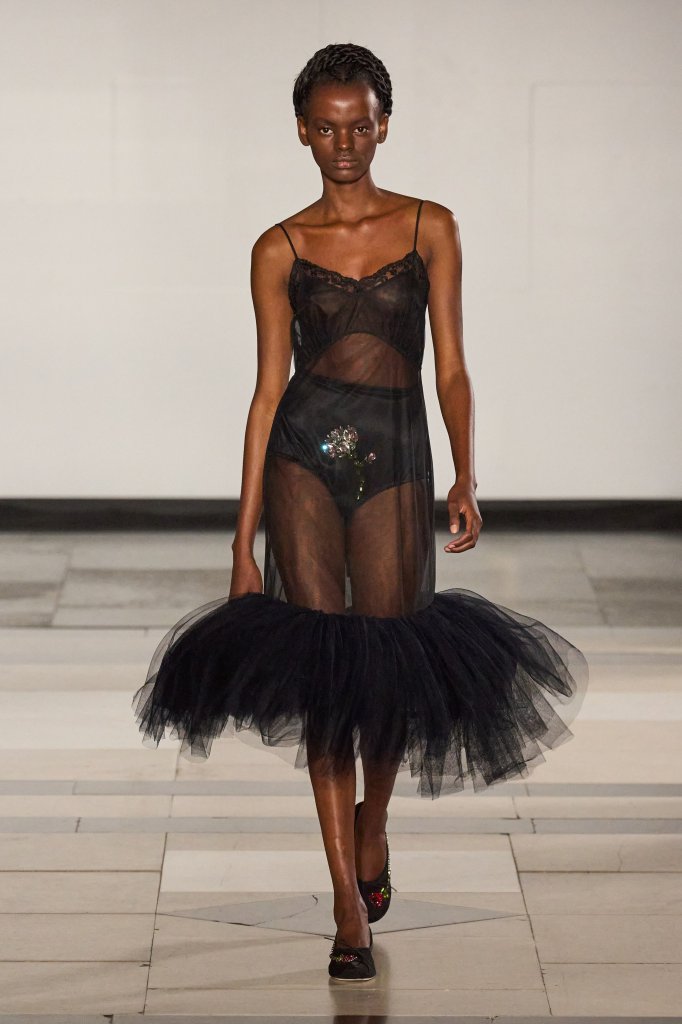 西蒙娜·罗莎 Simone Rocha 2025春夏高级成衣秀 - London Spring 2025