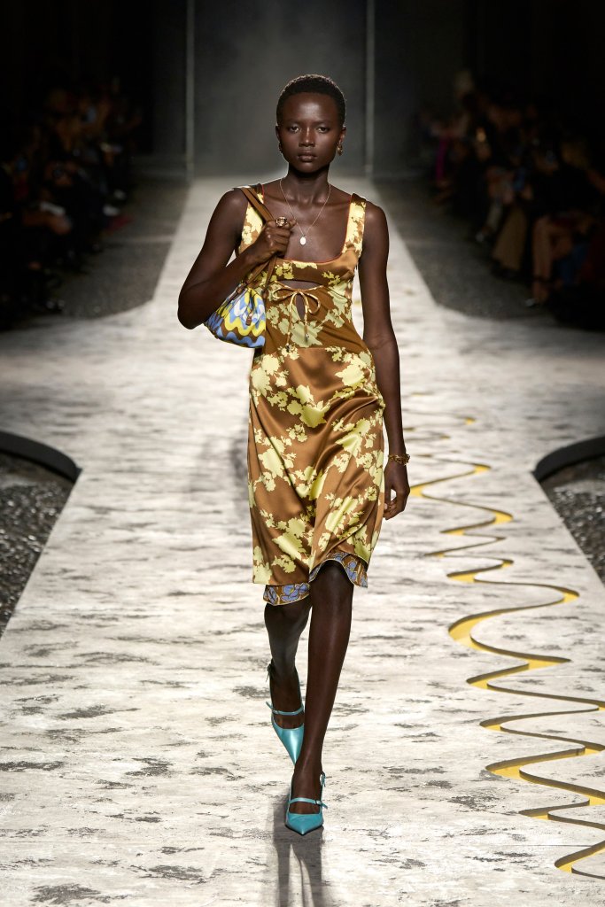 范思哲 Versace 2025春夏高级成衣秀 - Milan Spring 2025