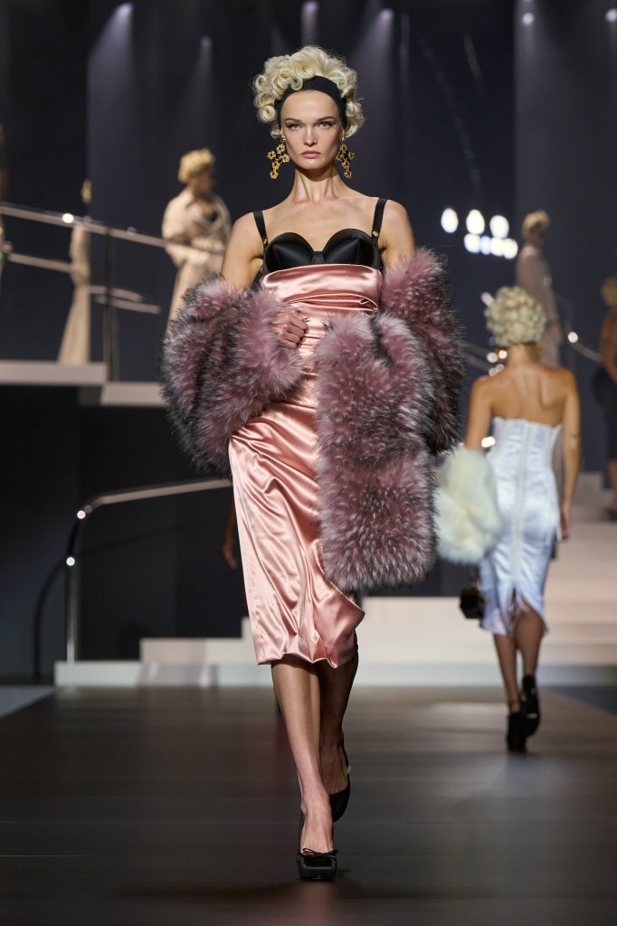  杜嘉班纳 D&G Dolce & Gabbana 意大利 Italy 米兰 Milan 走秀(Runway) 2025春夏 2025 S/S 女装 胸罩 Bra 抹胸连衣裙 Strapless Dress 女装