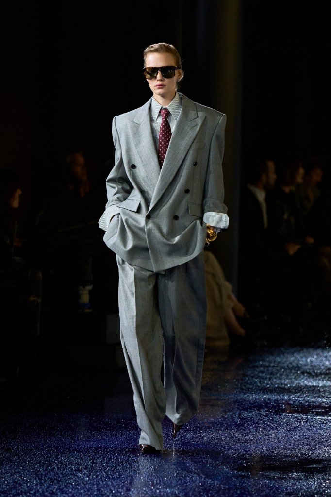 圣罗兰 Saint Laurent 2025春夏高级成衣秀 - Paris Spring 2025