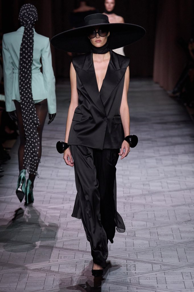 莲娜丽姿 Nina Ricci 2025春夏高级成衣秀 - Paris Spring 2025