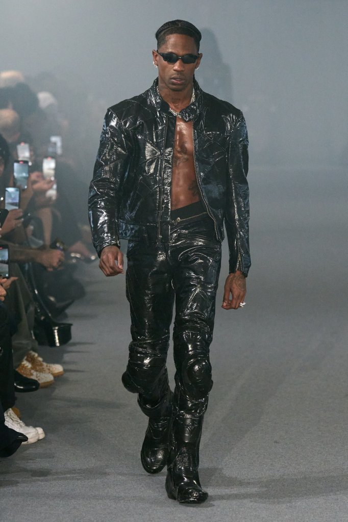 Vetements 2025春夏高级成衣秀 - Paris Spring 2025
