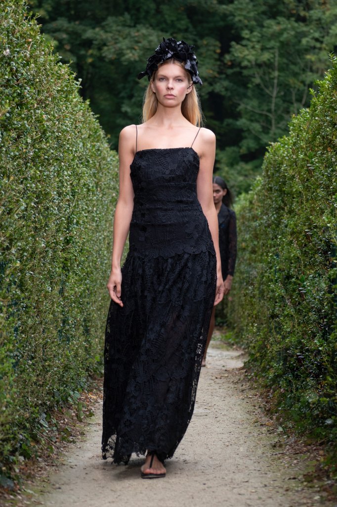 伊曼纽尔·温加罗 Emanuel Ungaro 2025春夏高级成衣秀 - Paris Spring 2025