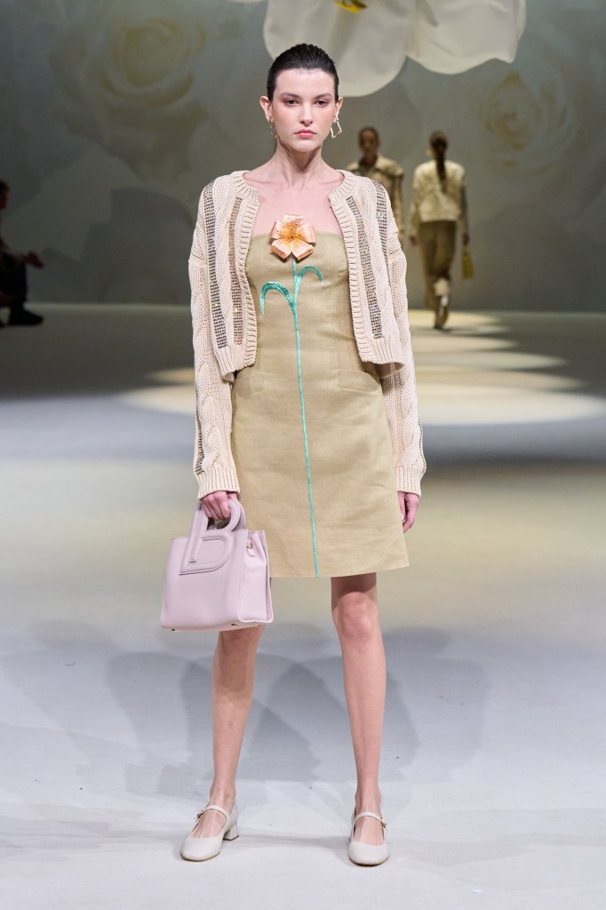罗娜 Laura Biagiotti 2025春夏高级成衣秀 - Milan Spring 2025