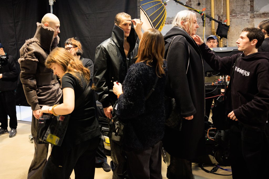 瑞克·欧文斯 Rick Owens 2025/26秋冬男装秀(后台妆容) - Paris Fall 2025