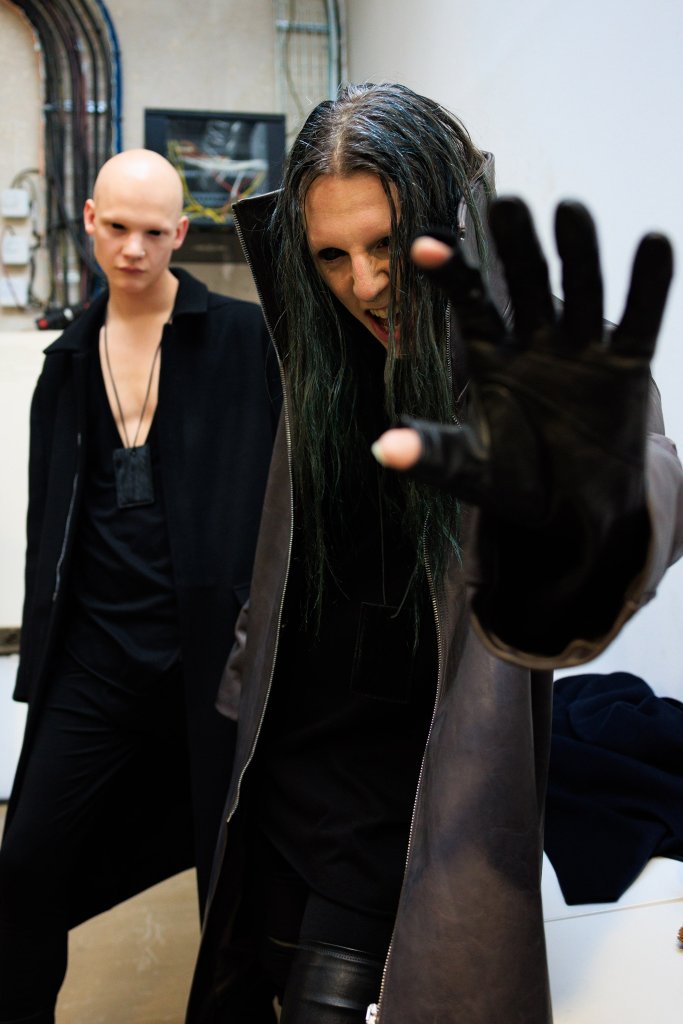 瑞克·欧文斯 Rick Owens 2025/26秋冬男装秀(后台妆容) - Paris Fall 2025