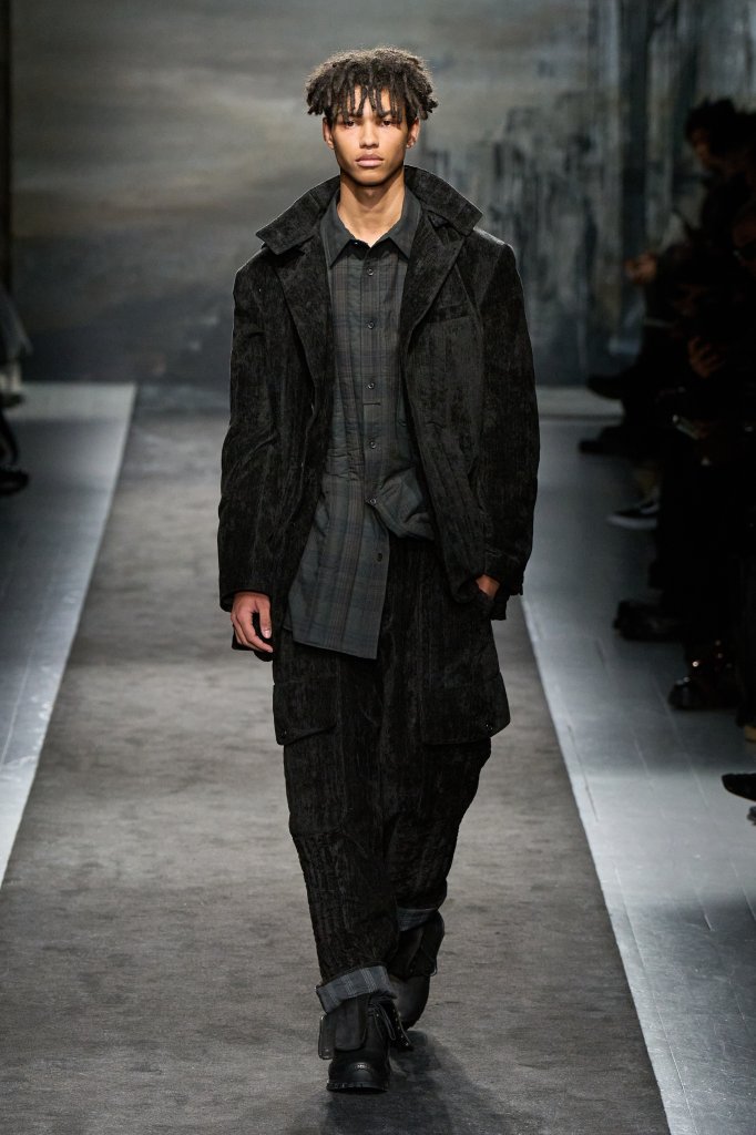 山本耀司 Yohji Yamamoto 2025/26秋冬男装秀 - Paris Fall 2025