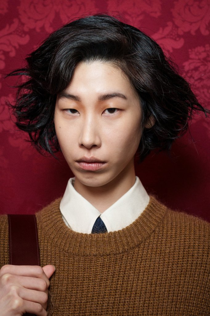 于英美 Wooyoungmi 2025/26秋冬男装秀(后台妆容) - Paris Fall 2025