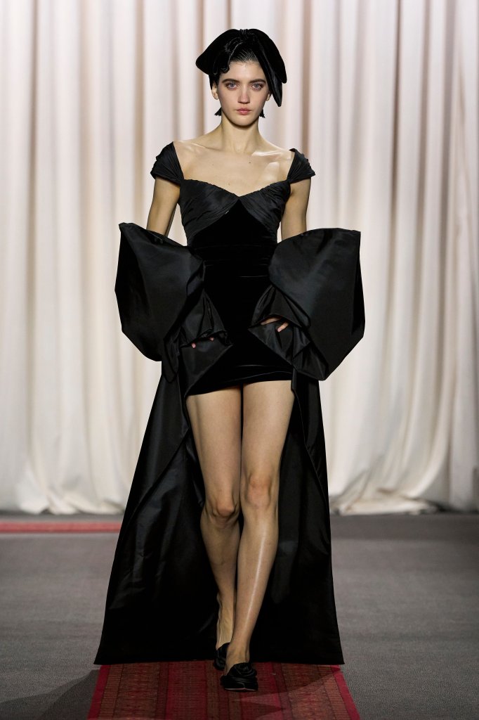 詹巴迪斯塔·瓦利 Giambattista Valli 2025春夏高级定制秀 - Couture Spring 2025