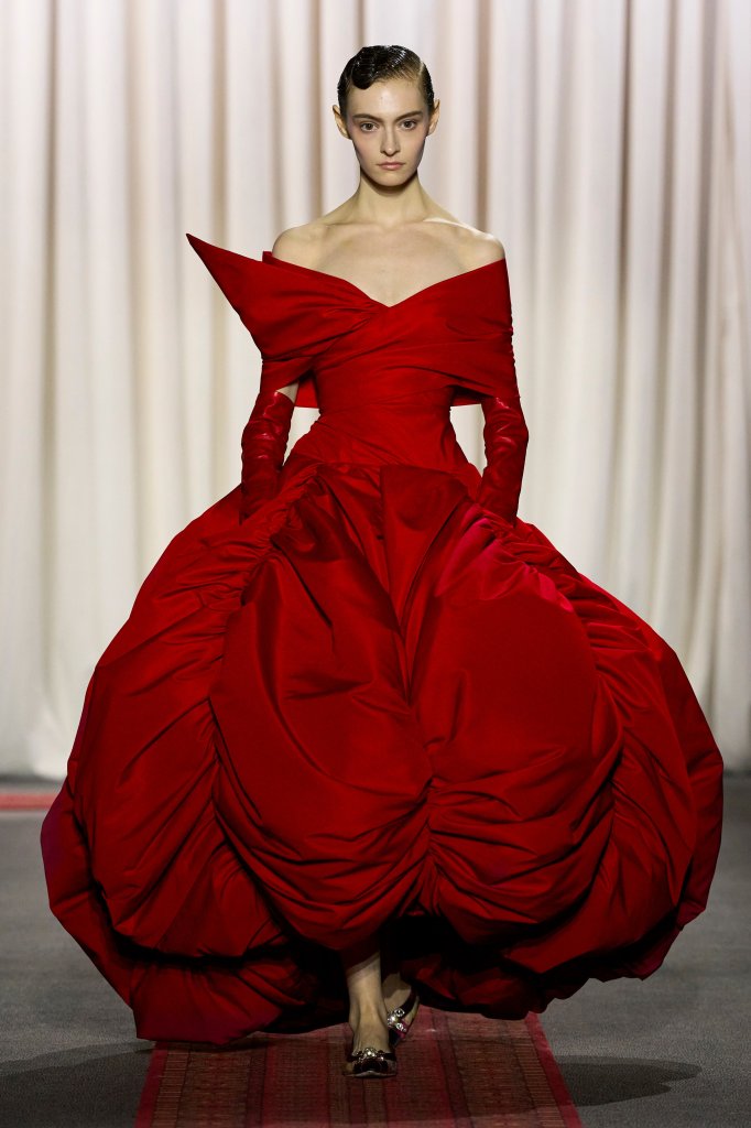 詹巴迪斯塔·瓦利 Giambattista Valli 2025春夏高级定制秀 - Couture Spring 2025