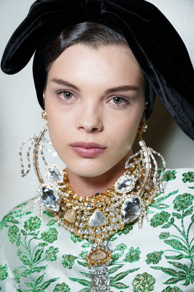 詹巴迪斯塔·瓦利 Giambattista Valli 2025春夏高级定制秀(后台妆容) - Couture Spring 2025