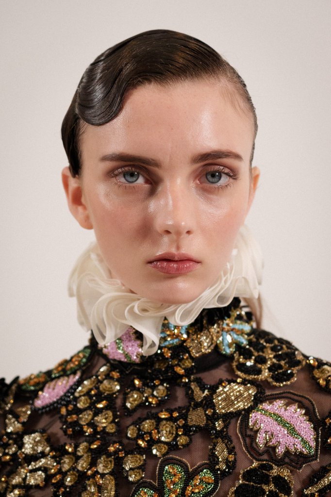 詹巴迪斯塔·瓦利 Giambattista Valli 2025春夏高级定制秀(后台妆容) - Couture Spring 2025