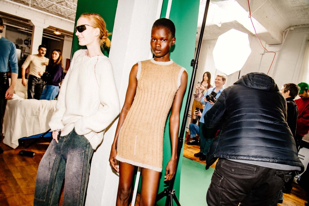 Eckhaus Latta 2025/26秋冬高级成衣秀(后台妆容) - New York Fall 2025