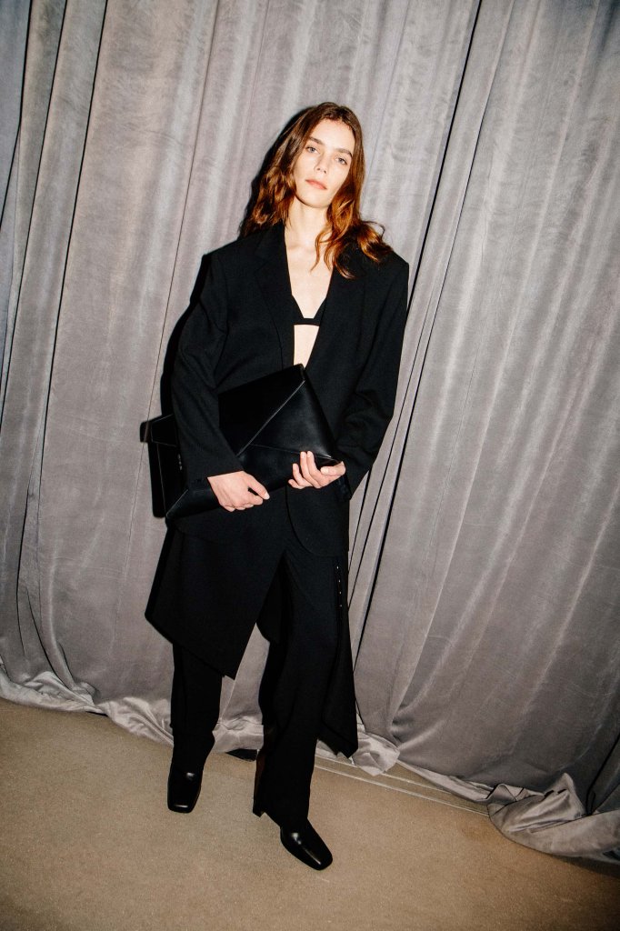 迈克高仕 Michael Kors Collection 2025/26秋冬高级成衣秀(后台妆容) - New York Fall 2025