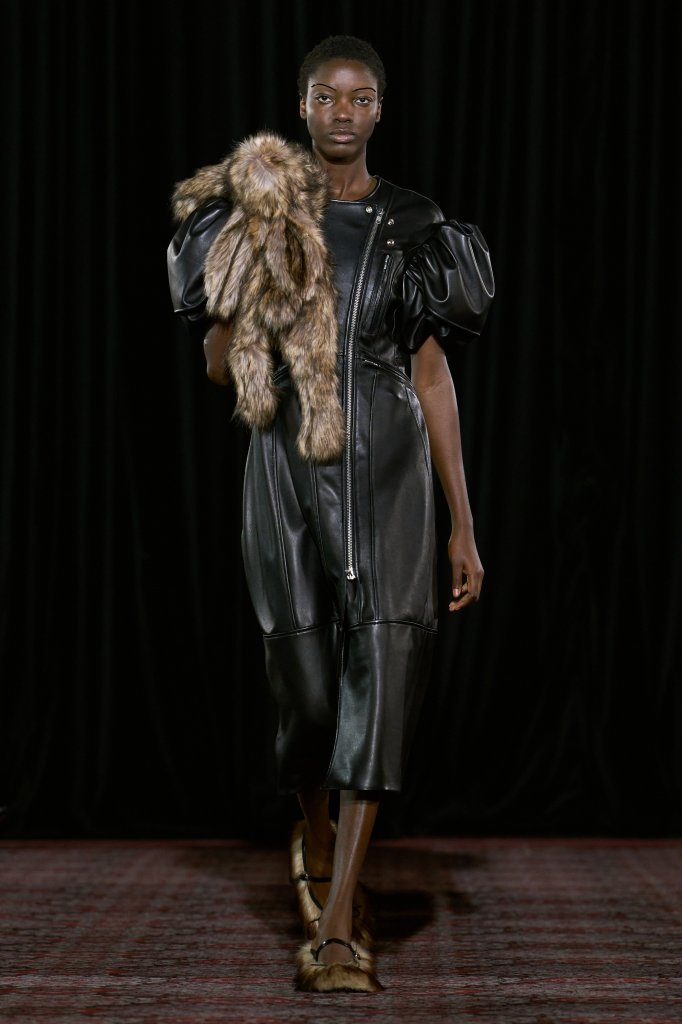 西蒙娜·罗莎 Simone Rocha 2025/26秋冬高级成衣秀 - London Fall 2025