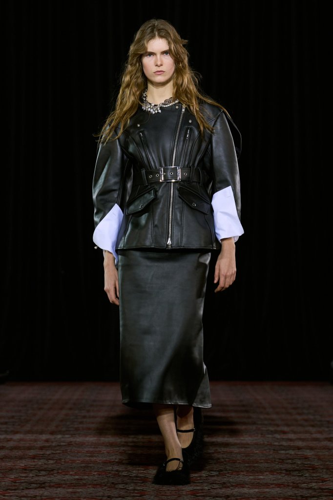 西蒙娜·罗莎 Simone Rocha 2025/26秋冬高级成衣秀 - London Fall 2025