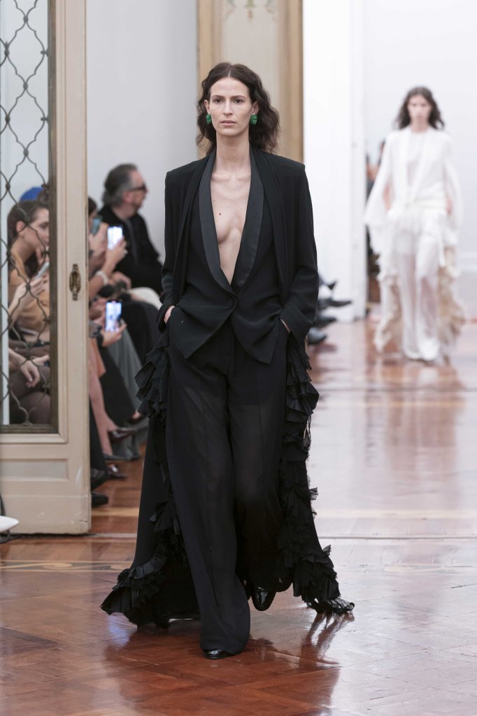 阿尔伯特-菲尔蒂 Alberta Ferretti 2025/26秋冬高级成衣秀 - Milan Fall 2025