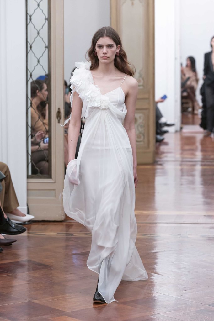 阿尔伯特-菲尔蒂 Alberta Ferretti 2025/26秋冬高级成衣秀 - Milan Fall 2025