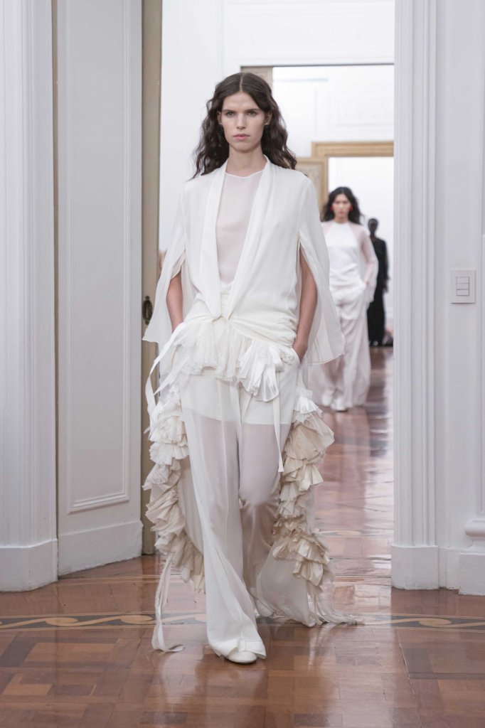 阿尔伯特-菲尔蒂 Alberta Ferretti 2025/26秋冬高级成衣秀 - Milan Fall 2025