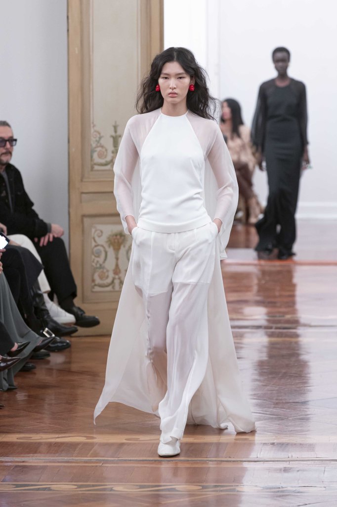 阿尔伯特-菲尔蒂 Alberta Ferretti 2025/26秋冬高级成衣秀 - Milan Fall 2025
