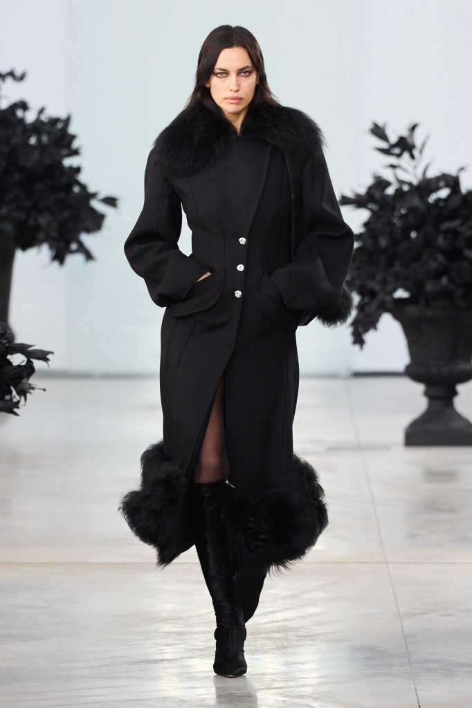 蓝色情人 Blumarine 2025/26秋冬高级成衣秀 - Milan Fall 2025