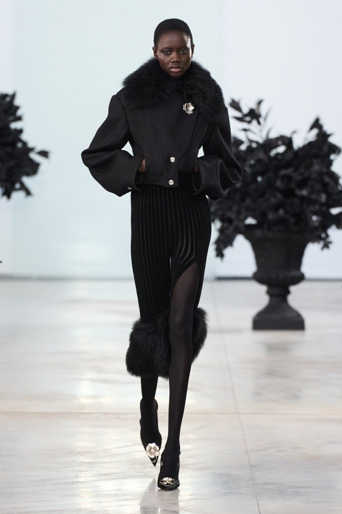 蓝色情人 Blumarine 2025/26秋冬高级成衣秀 - Milan Fall 2025