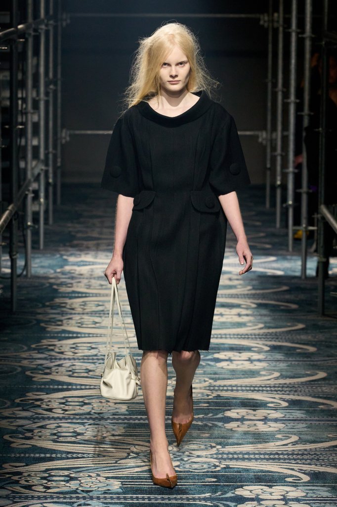 普拉达 Prada 2025/26秋冬高级成衣秀 - Milan Fall 2025