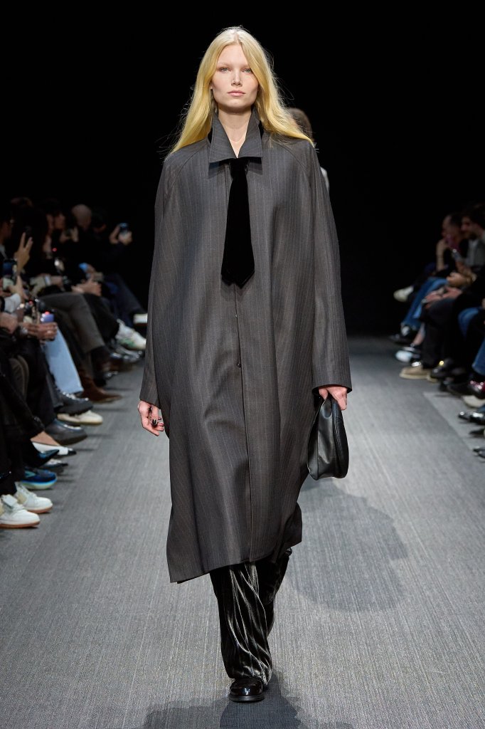 安普里奥·阿玛尼 Emporio Armani 2025/26秋冬高级成衣秀 - Milan Fall 2025