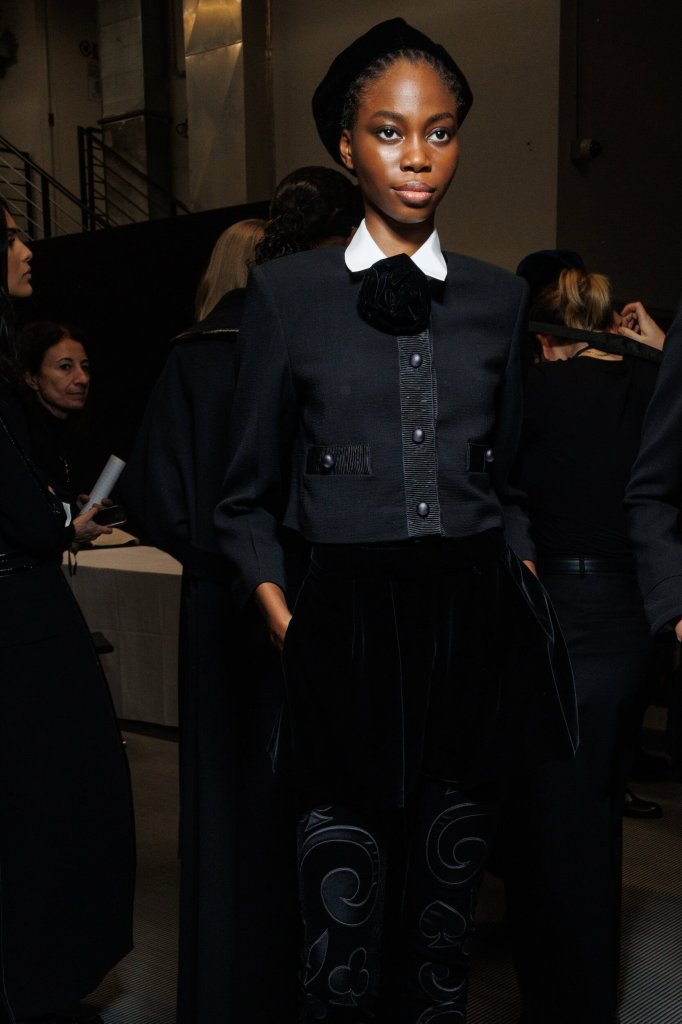 安普里奥·阿玛尼 Emporio Armani 2025/26秋冬高级成衣秀(后台妆容) - Milan Fall 2025