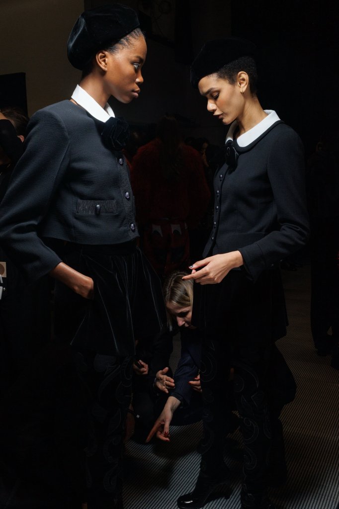 安普里奥·阿玛尼 Emporio Armani 2025/26秋冬高级成衣秀(后台妆容) - Milan Fall 2025