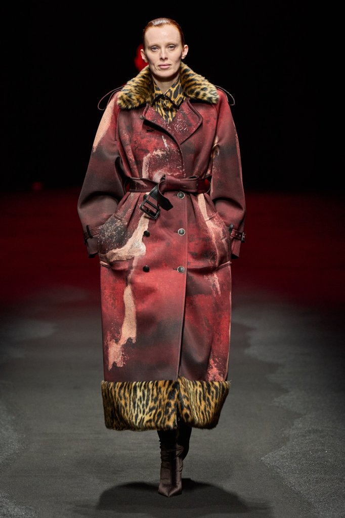 罗伯特·卡沃利 Roberto Cavalli 2025/26秋冬高级成衣秀 - Milan Fall 2025