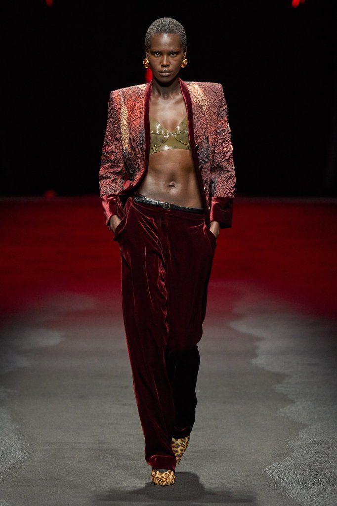 罗伯特·卡沃利 Roberto Cavalli 2025/26秋冬高级成衣秀 - Milan Fall 2025