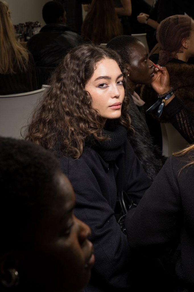 珍尼 Genny 2025/26秋冬高级成衣秀(后台妆容) - Milan Fall 2025