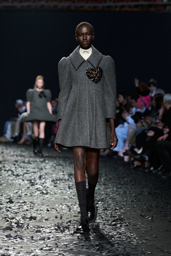 莫斯奇诺 Moschino 2025/26秋冬高级成衣秀 - Milan Fall 2025