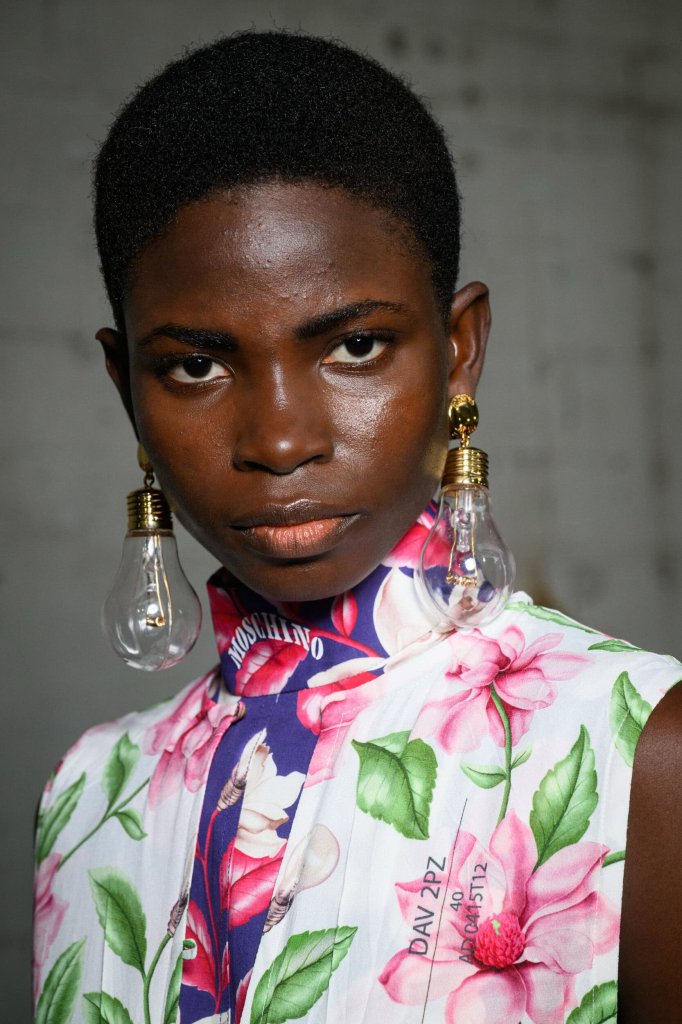莫斯奇诺 Moschino 2025/26秋冬高级成衣秀(后台妆容) - Milan Fall 2025