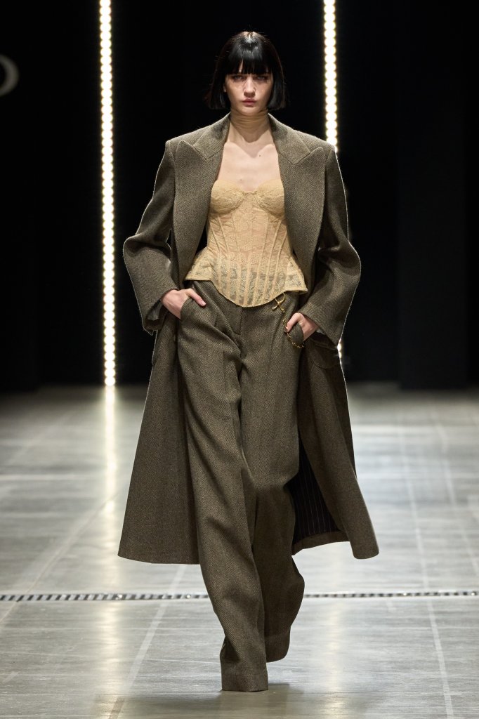 艾尔玛诺·谢尔维诺 Ermanno Scervino 2025/26秋冬高级成衣秀 - Milan Fall 2025
