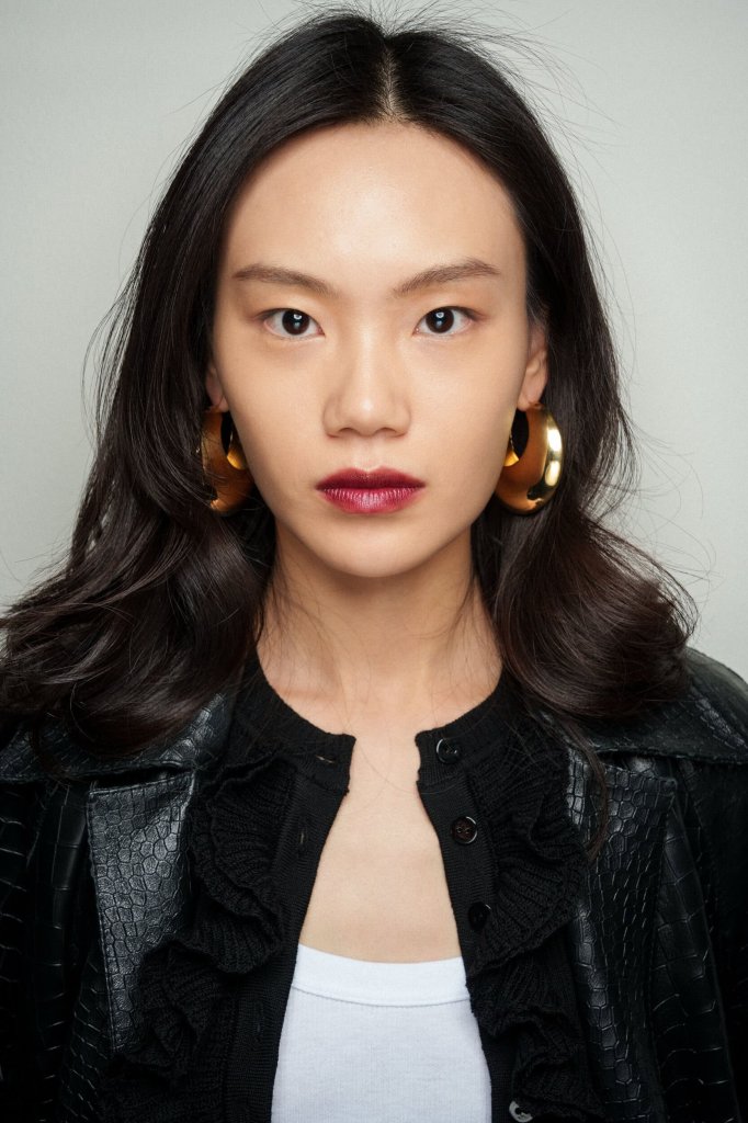 Luisa Spagnoli 2025/26秋冬高级成衣秀(后台妆容) - Milan Fall 2025