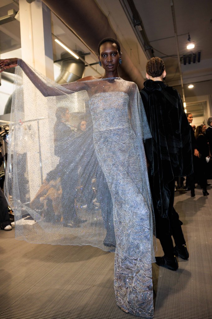 乔治·阿玛尼 Giorgio Armani 2025/26秋冬高级成衣秀(后台妆容) - Milan Fall 2025