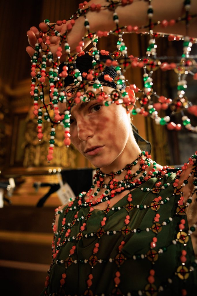德赖斯·范诺顿 Dries Van Noten 2025/26秋冬高级成衣秀(后台妆容) - Paris Fall 2025