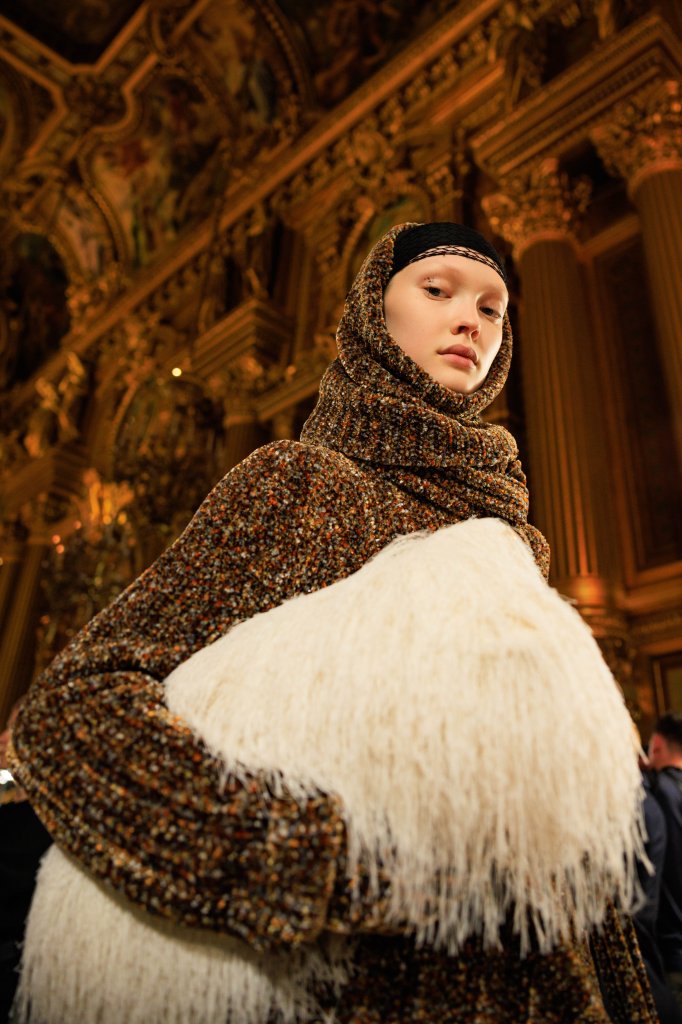 德赖斯·范诺顿 Dries Van Noten 2025/26秋冬高级成衣秀(后台妆容) - Paris Fall 2025