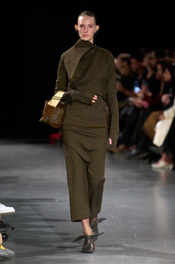 王汁 Uma Wang 2025/26秋冬高级成衣秀 - Paris Fall 2025